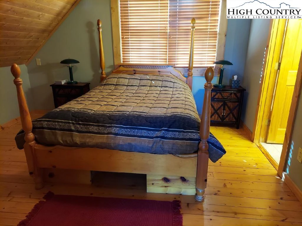 Image number 10 for the current listing