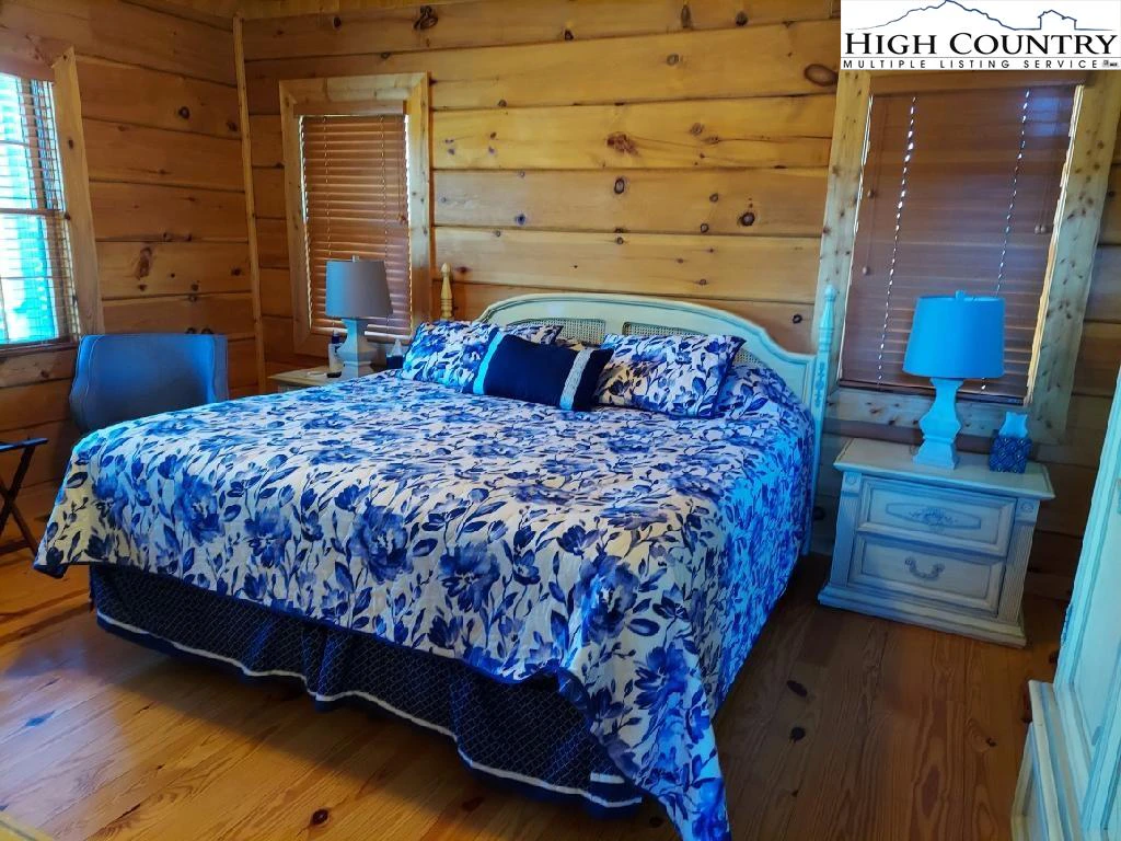 Image number 7 for the current listing