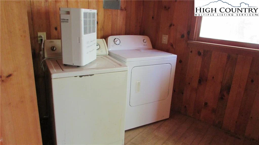 Image number 4 for the current listing