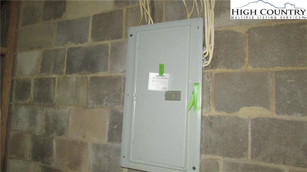 Image number 7 for the current listing