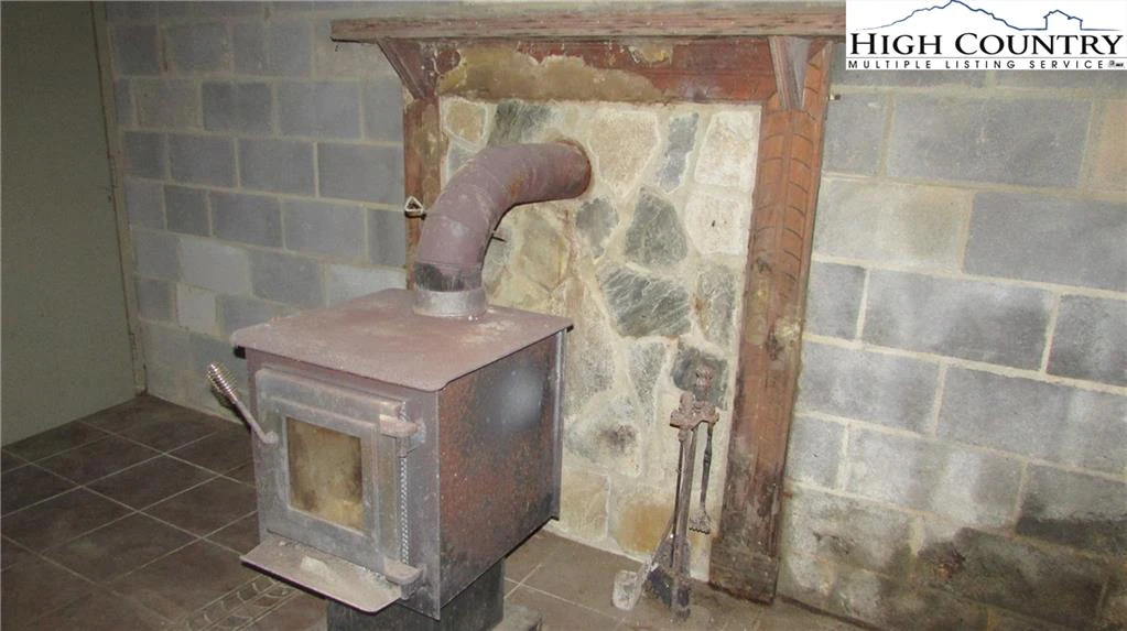 Image number 9 for the current listing
