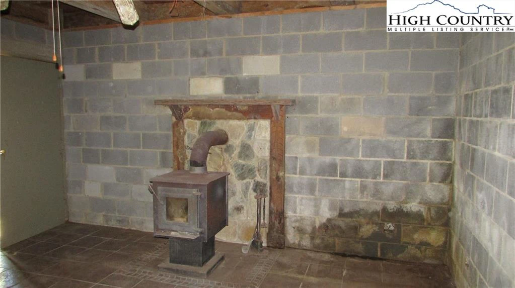 Image number 11 for the current listing