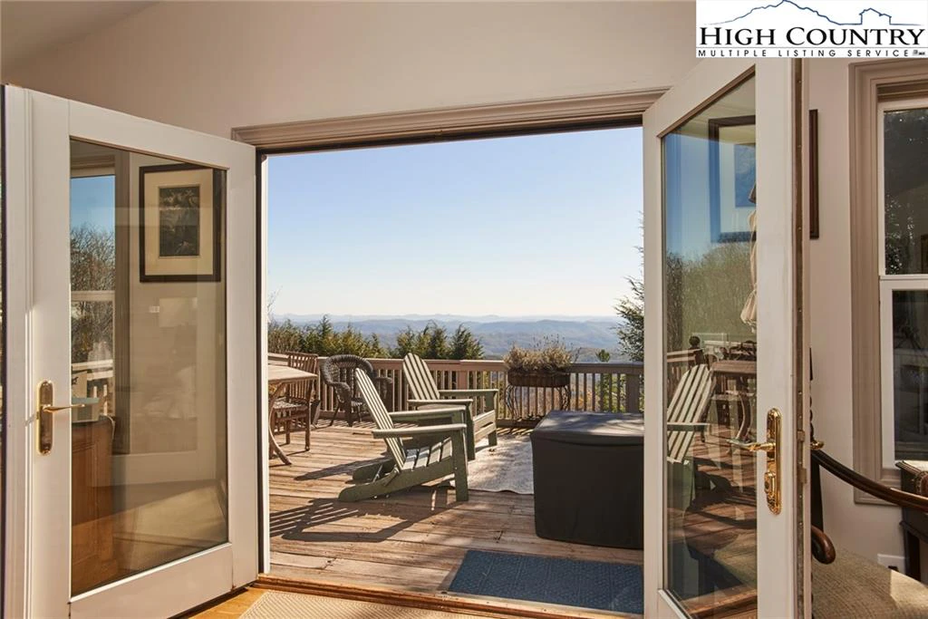 Image number 11 for the current listing