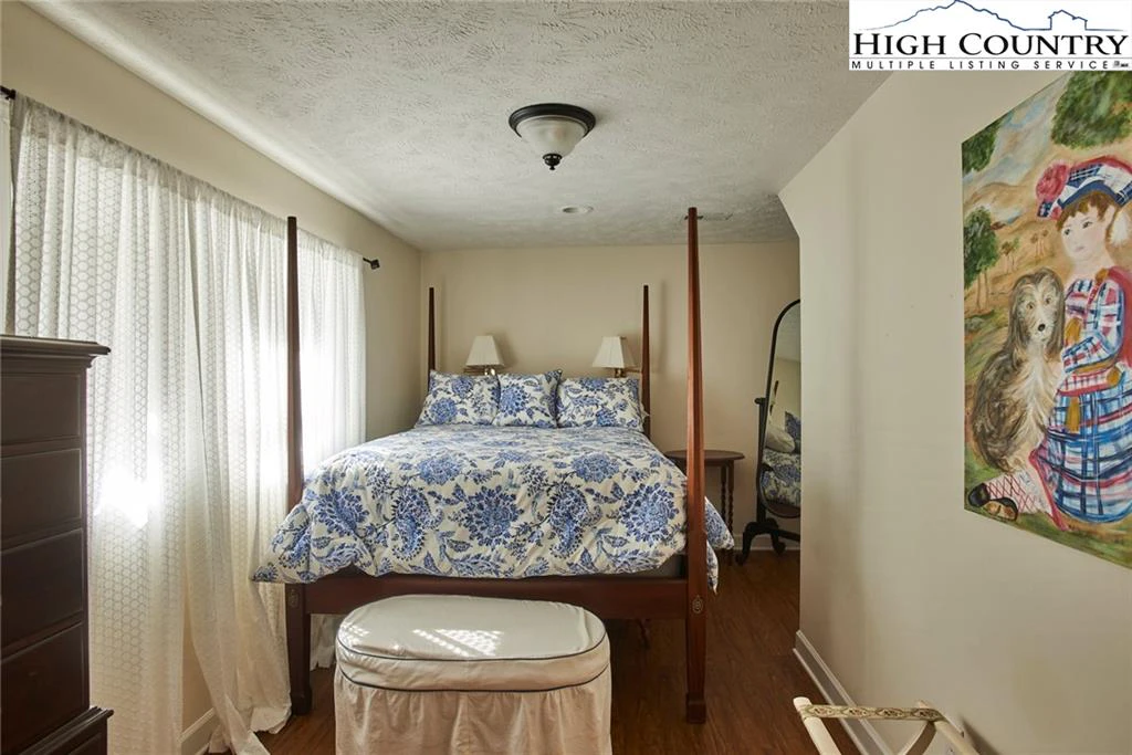 Image number 9 for the current listing