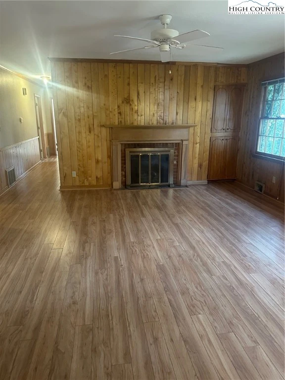 Image number 15 for the current listing