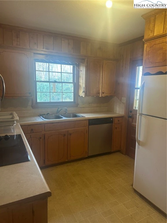 Image number 14 for the current listing
