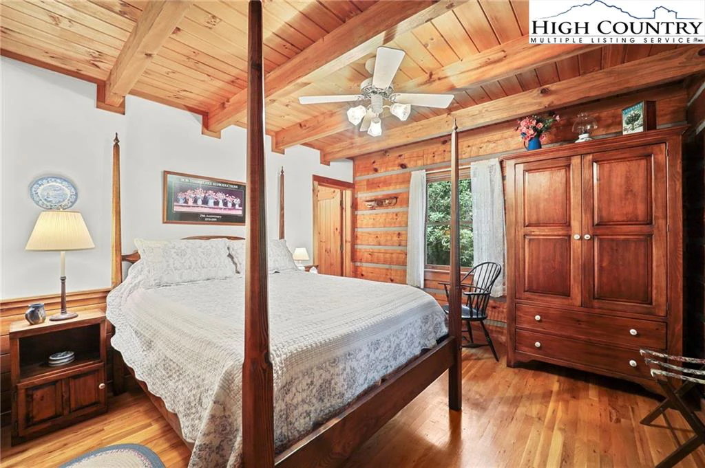 Image number 3 for the current listing