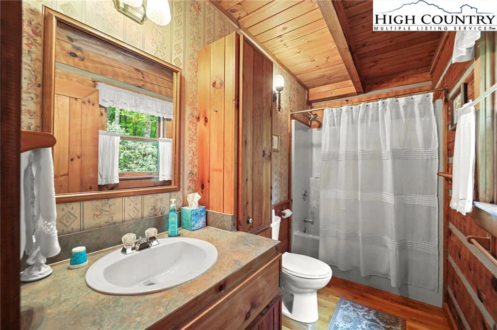 Image number 5 for the current listing