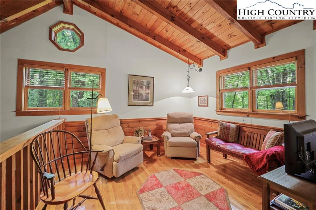 Image number 8 for the current listing