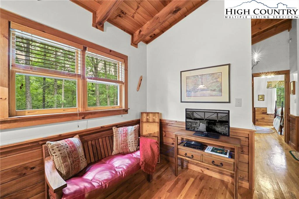 Image number 9 for the current listing