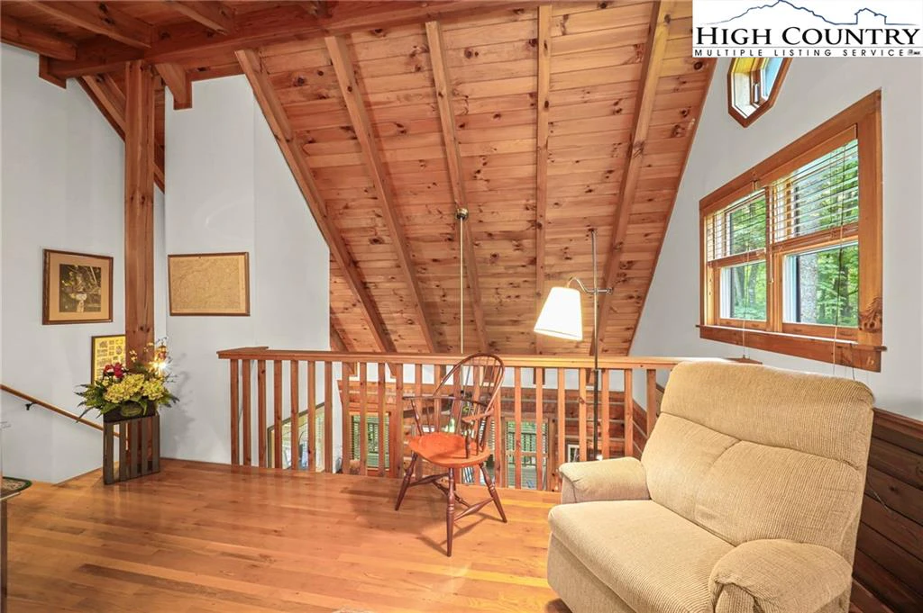 Image number 10 for the current listing