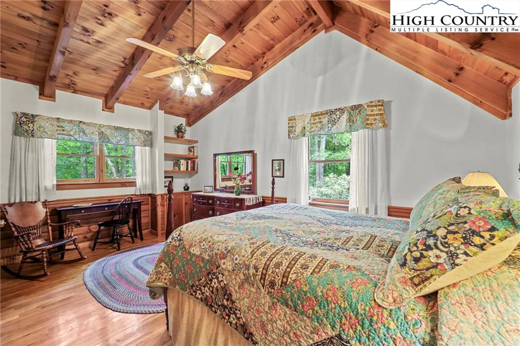 Image number 11 for the current listing