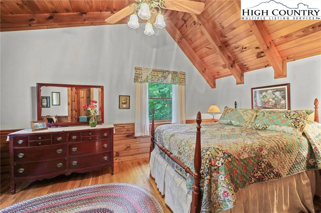Image number 2 for the current listing