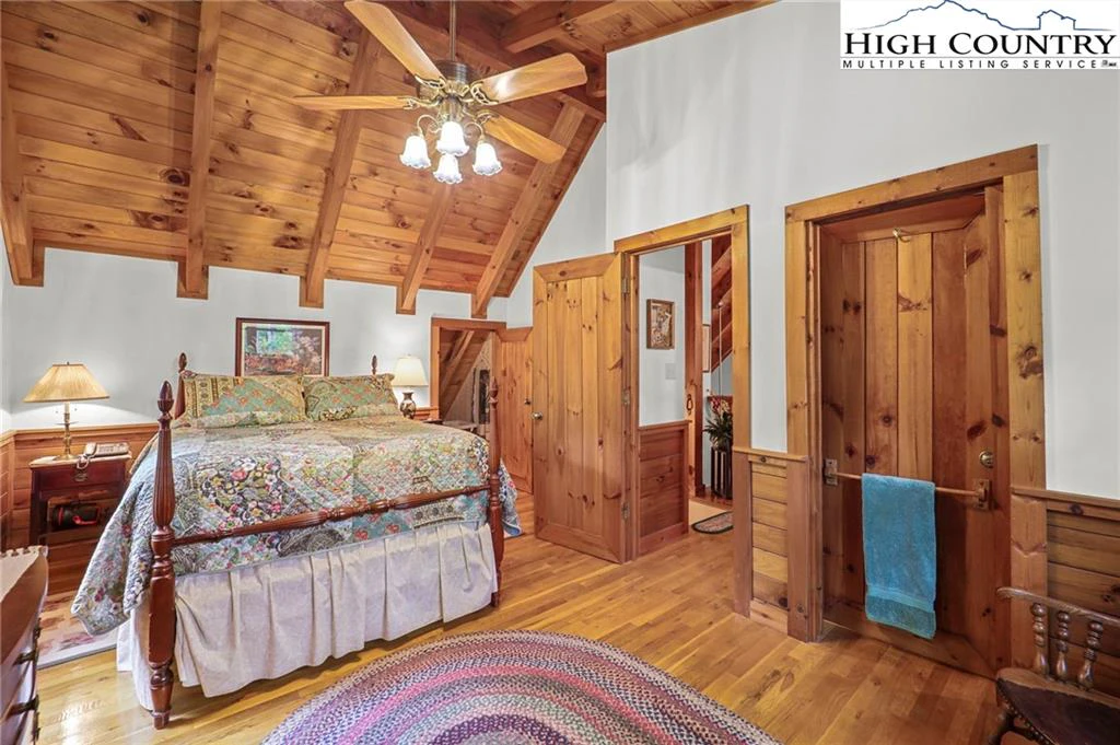 Image number 14 for the current listing