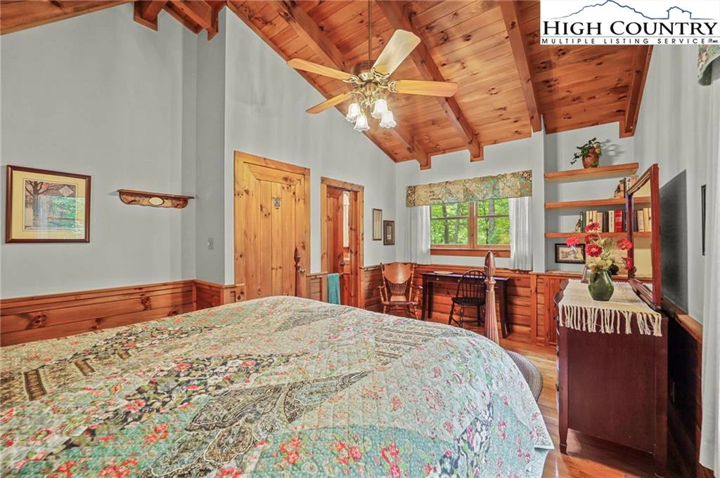 Image number 15 for the current listing
