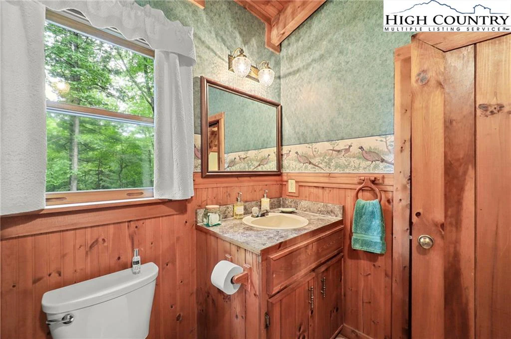 Image number 17 for the current listing