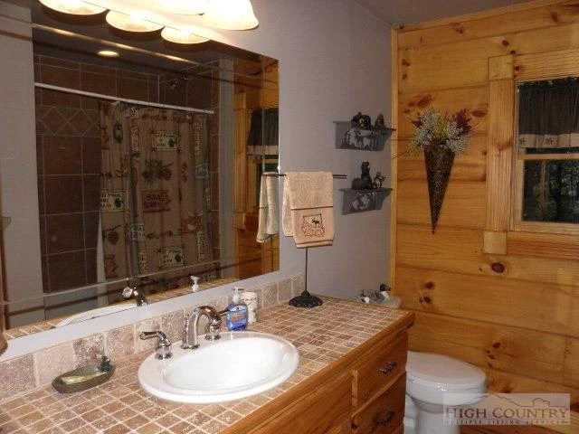Image number 18 for the current listing