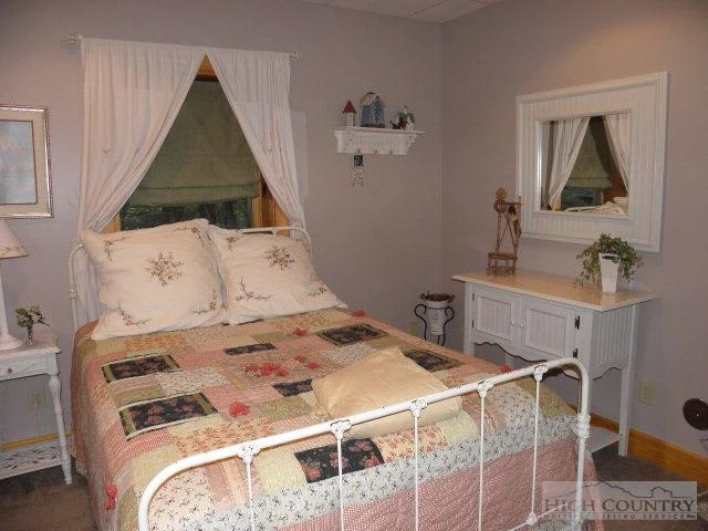 Image number 14 for the current listing