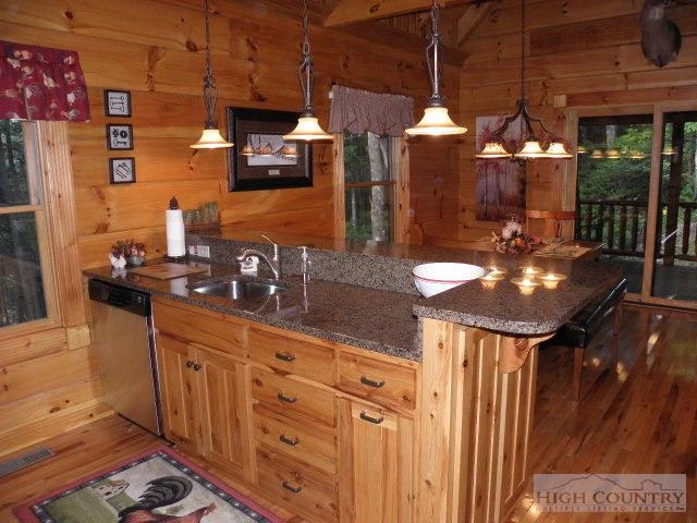 Image number 5 for the current listing