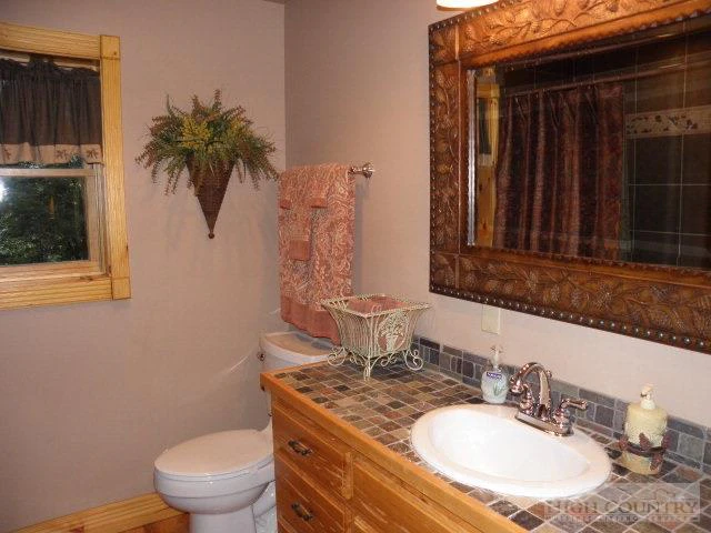 Image number 21 for the current listing
