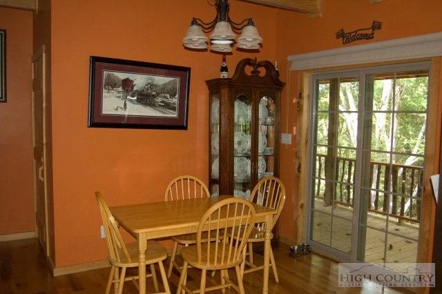 Image number 13 for the current listing