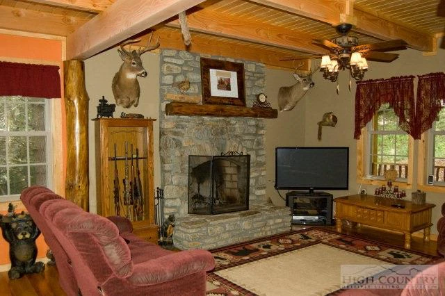 Image number 9 for the current listing