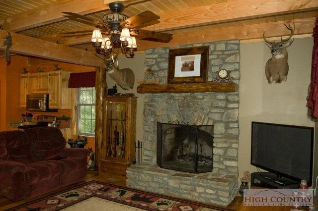 Image number 8 for the current listing
