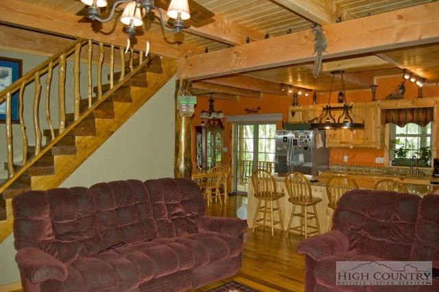Image number 7 for the current listing