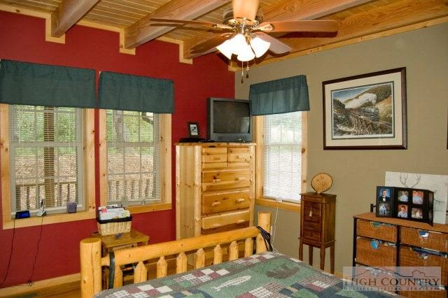 Image number 5 for the current listing