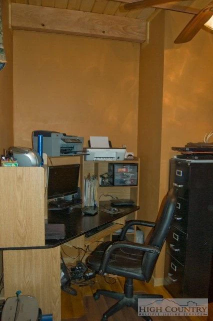 Image number 4 for the current listing