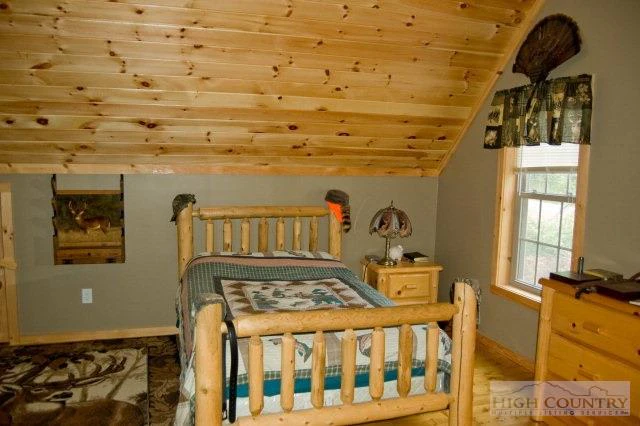 Image number 3 for the current listing