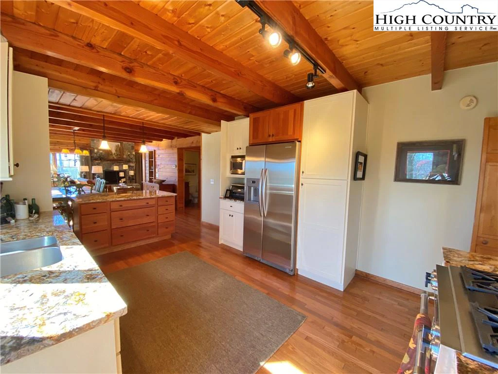 Image number 42 for the current listing