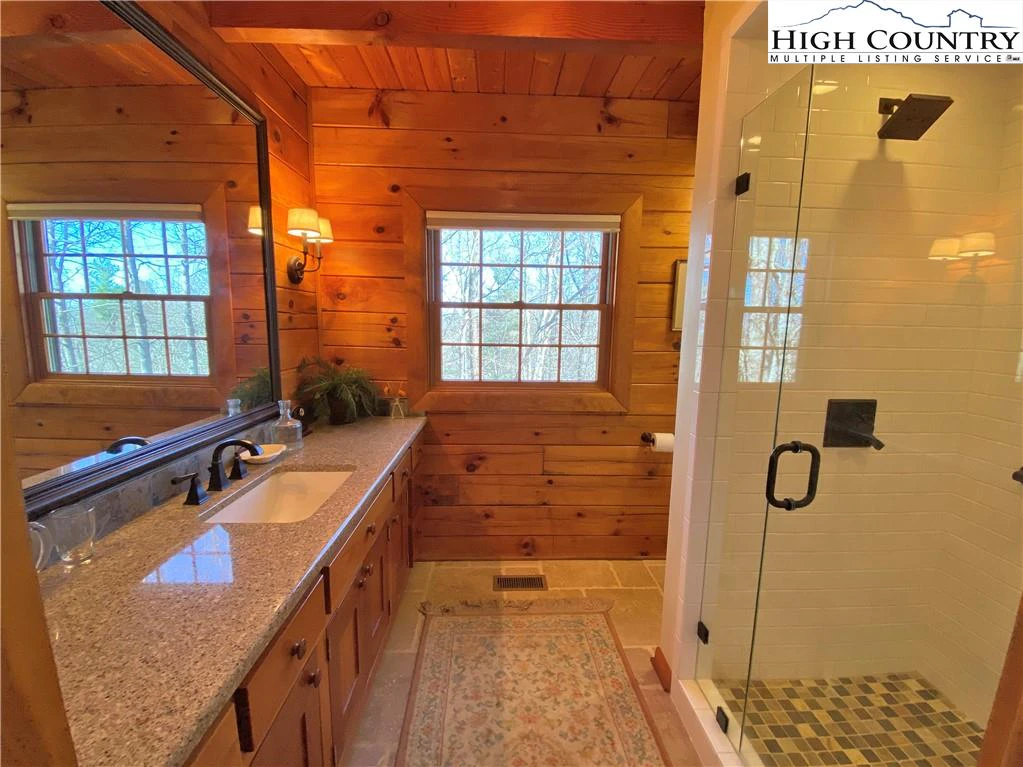 Image number 13 for the current listing