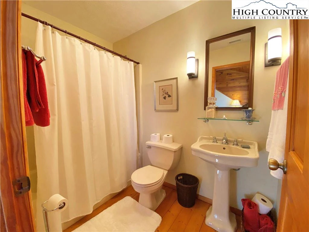 Image number 7 for the current listing
