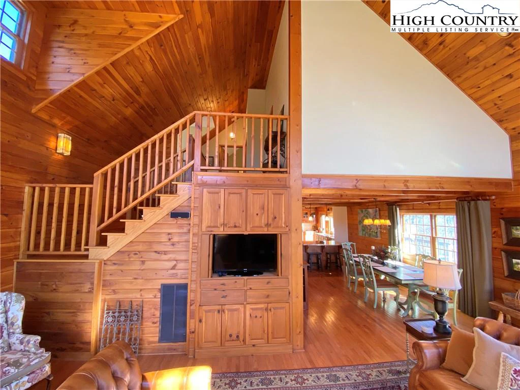 Image number 9 for the current listing