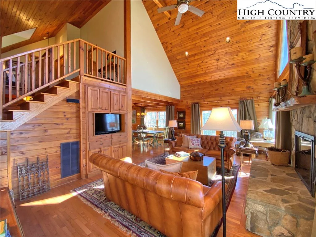 Image number 10 for the current listing