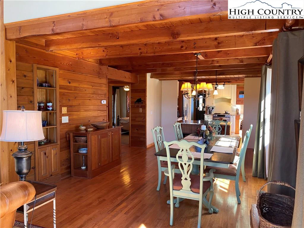 Image number 11 for the current listing