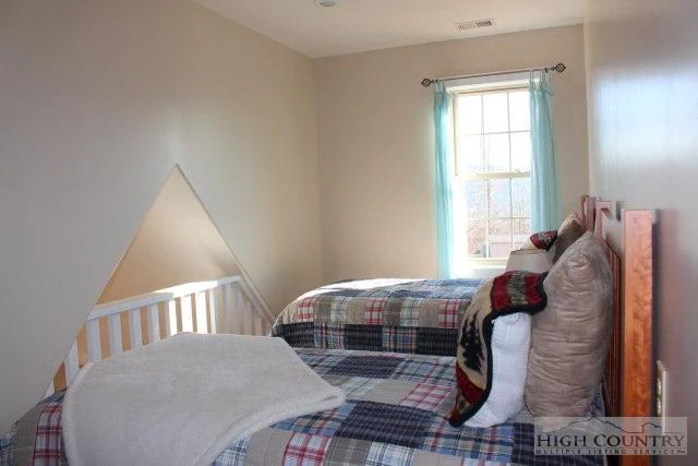 Image number 3 for the current listing