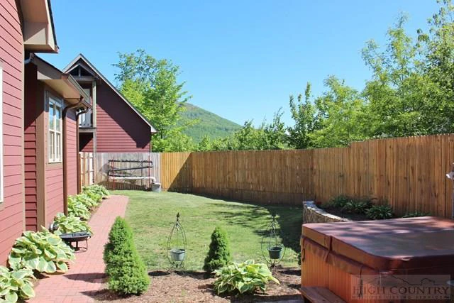 Image number 2 for the current listing