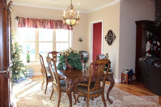 Image number 16 for the current listing