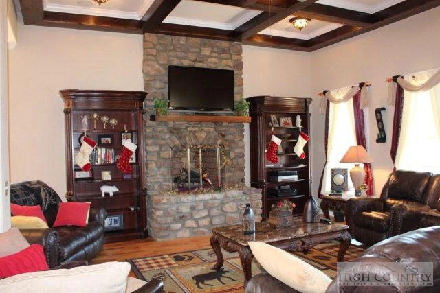 Image number 18 for the current listing
