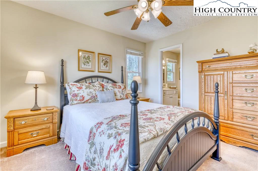Image number 3 for the current listing