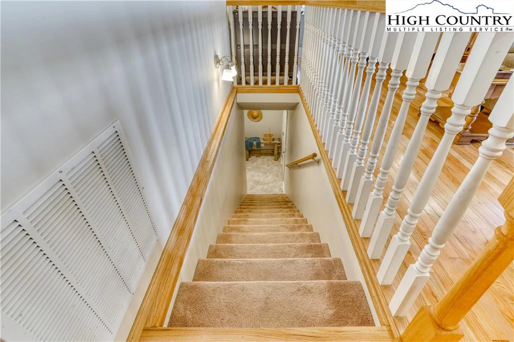 Image number 4 for the current listing