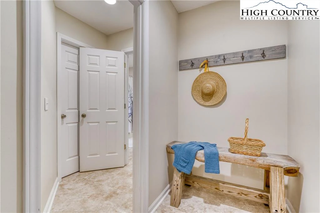 Image number 5 for the current listing