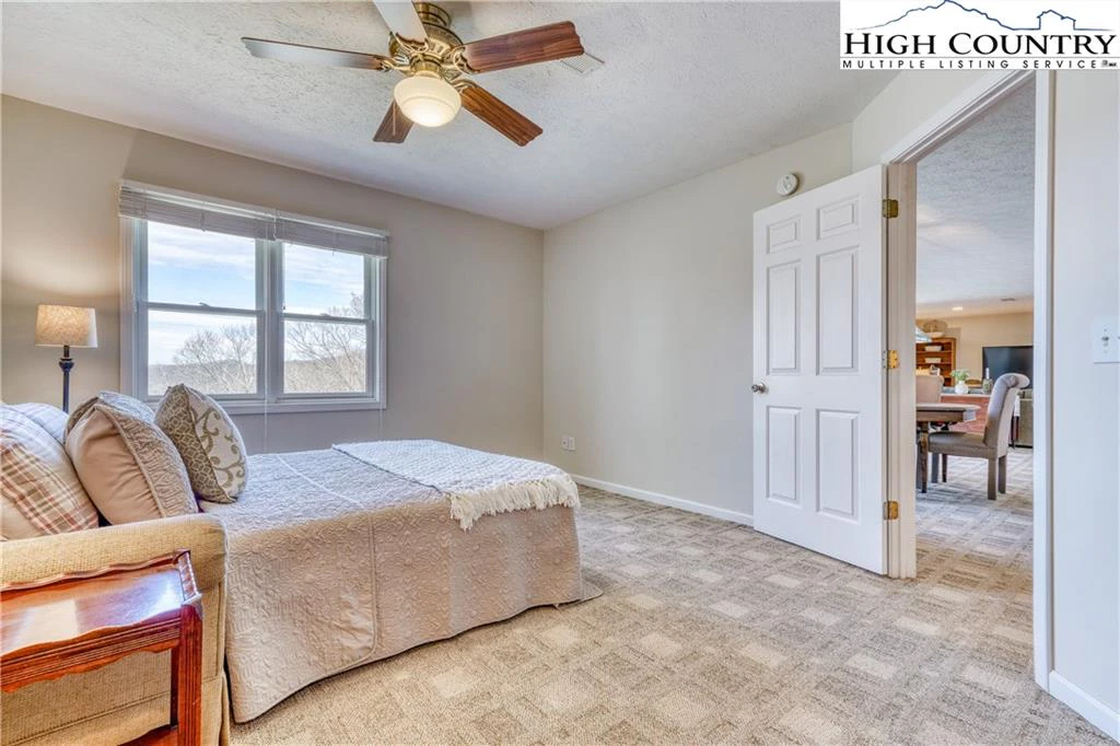 Image number 2 for the current listing