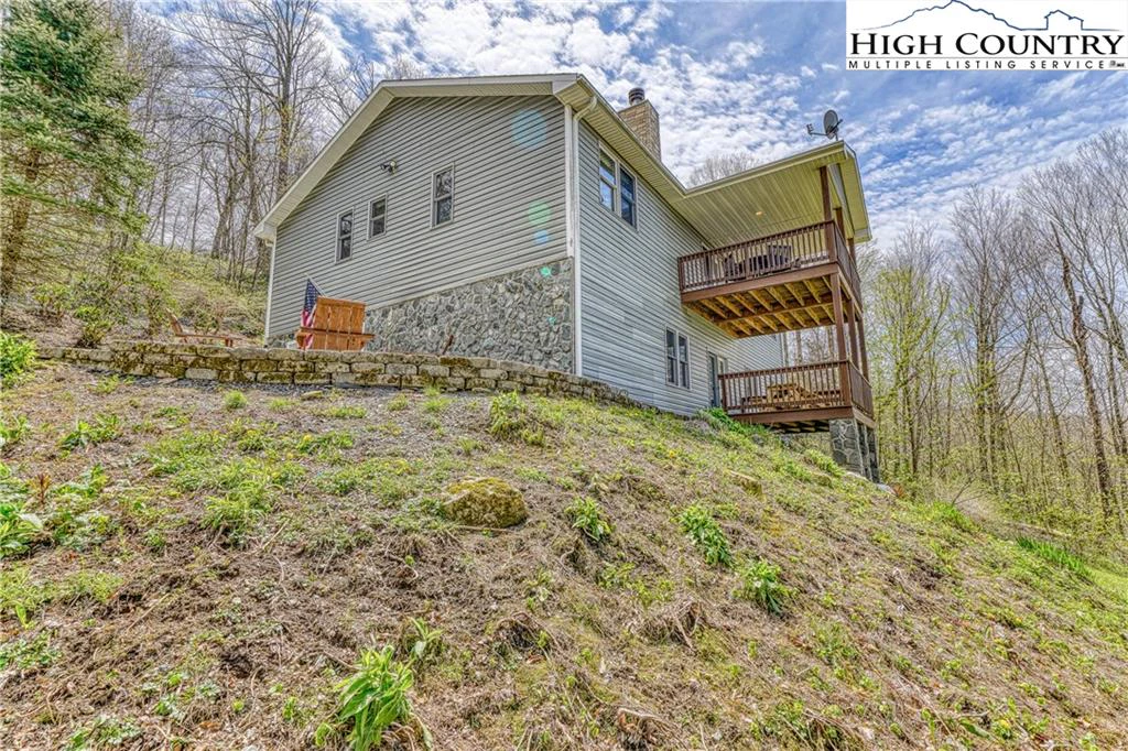 Image number 17 for the current listing
