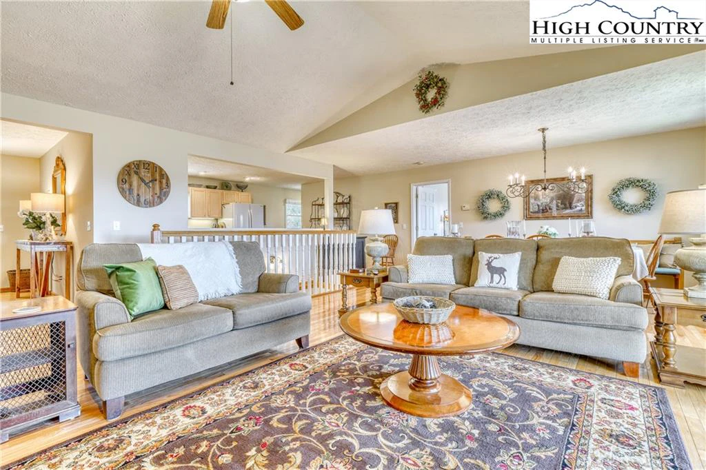 Image number 20 for the current listing