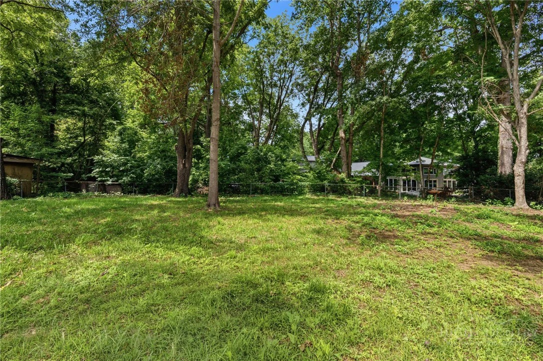 Image number 28 for the current listing