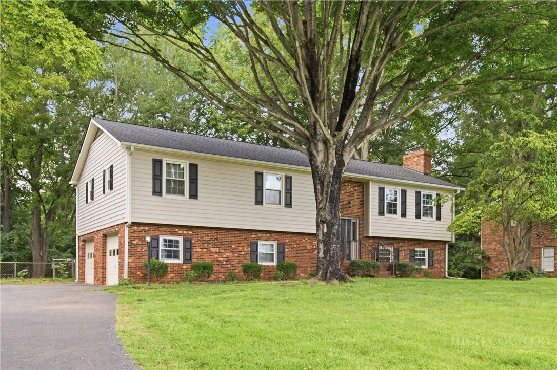 Image number 1 for the current listing