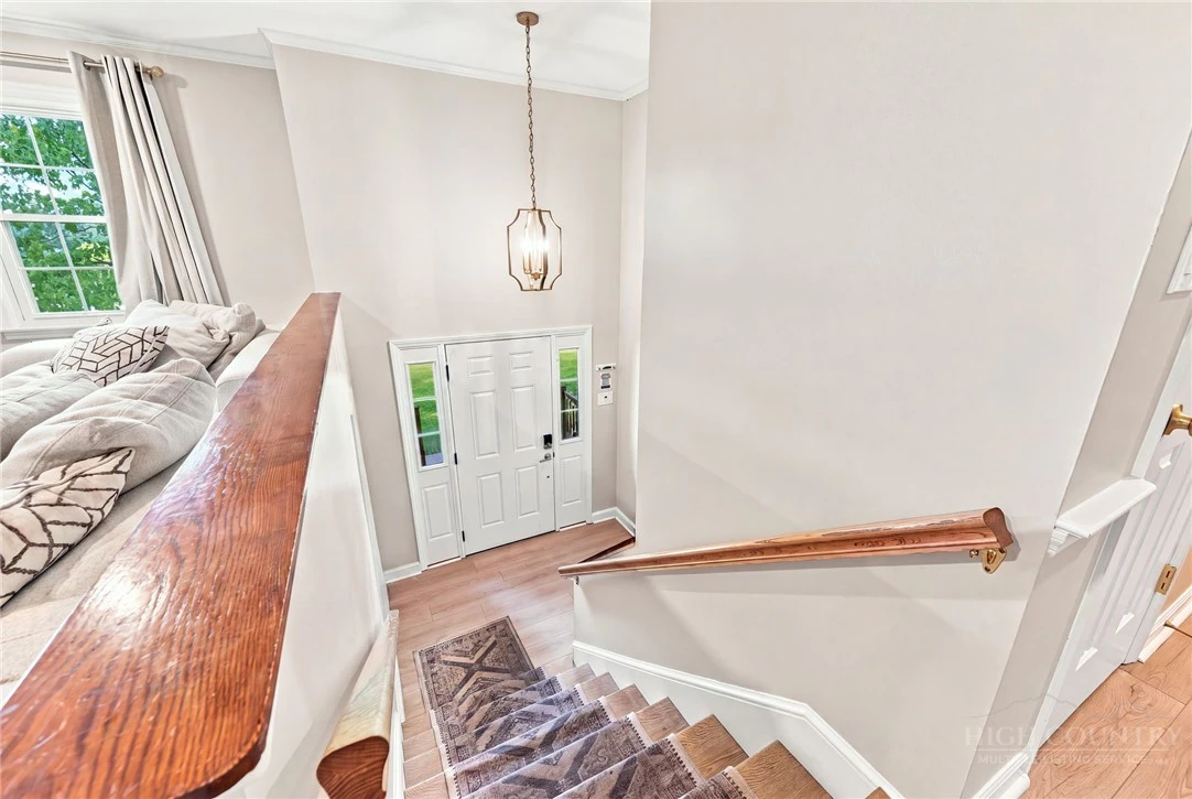 Image number 2 for the current listing